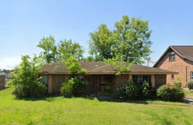 Spacious 4 Bed/2 Bath Single Family Home in Montgomery, AL - $1650/mo photos photos