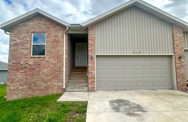 Comfortable 3 Bed Duplex in Convenient Ozark Location photos photos