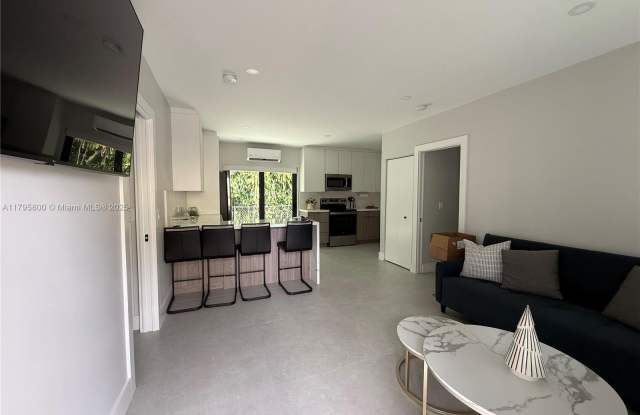 1050 NE 9th Ave photos photos