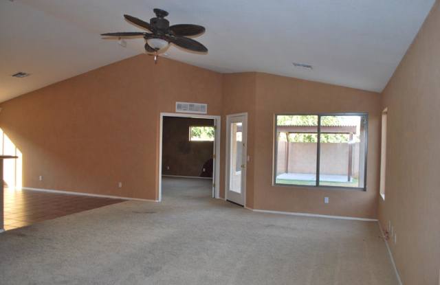 15664 w Saguaro Ln Gallery 3