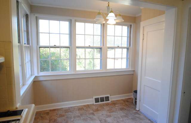2021 Elizabeth Avenue - A (lower) Gallery 4
