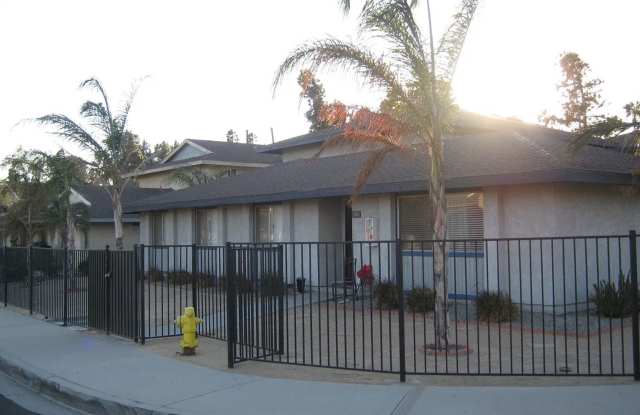 Charming 2BR Duplex in Rialto photos photos