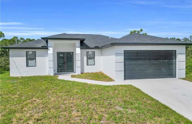 3211 32nd Street W photos photos