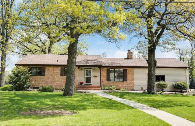 4254 Twin Oak Lane - 4254 Twin Oak Lane, Robbinsdale, MN 55422