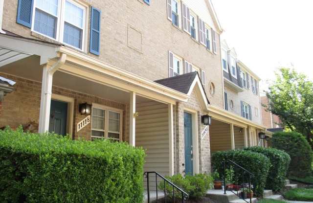 Spacious 2 BR/1.5 BA Multi Level Condo in North Bethesda! photos photos