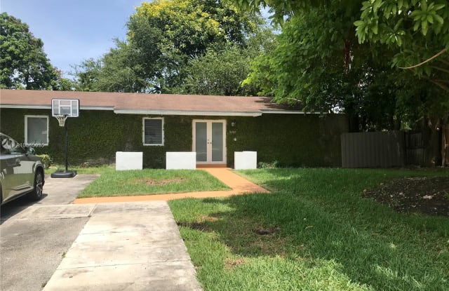7920 SW 95th Ave - 7920 Southwest 95th Avenue, Sunset, FL 33173