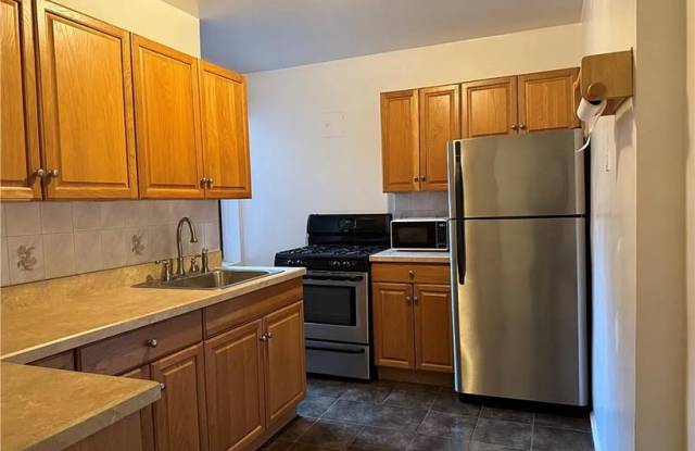 7261 Shore Rd Apt 4M Gallery 2