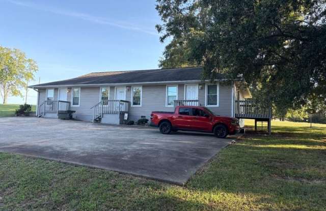 3749 Old Plainview R Gallery 1