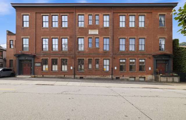 *Beautifully Updated & Unique 1BD/2BA Condo Unit Available in South Side* photos photos