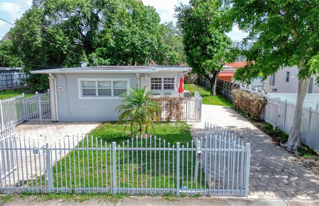 3121 SW 25th Ter photos photos