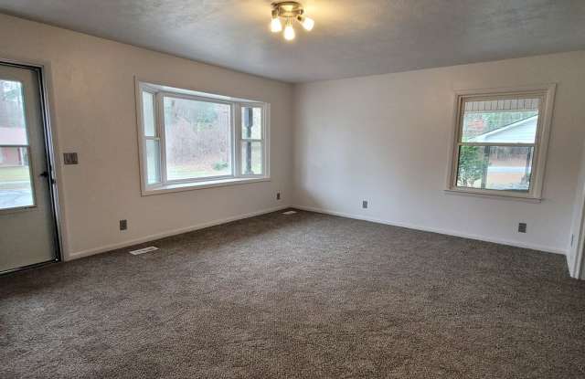 3 bedroom Ranch Home. Gallery 4
