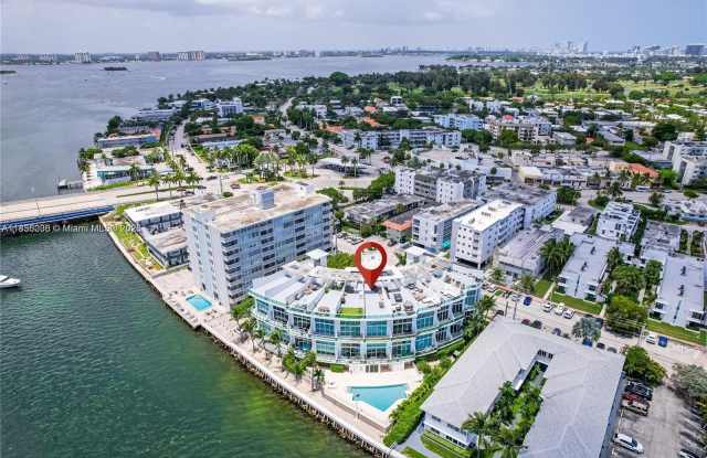 2000 Bay Dr photos photos
