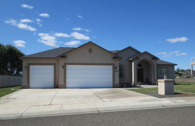 Luxury, One Level Living! - 6104 Woodbine Drive, Pasco, WA 99301