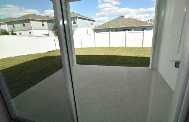 4 Bedroom 2 Bath 2 car garage for rent at 6866 Spanish Imperial St. Howey in the hills, FL 34737 Gallery 3