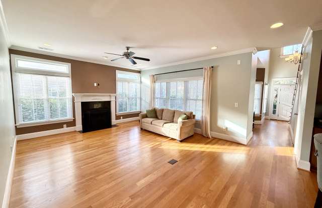 4228 Pine Hollow Drive Gallery 4