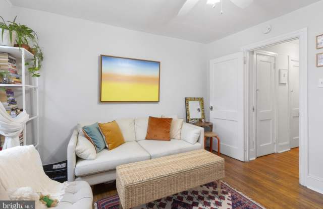 239 E GIRARD Avenue Gallery 3