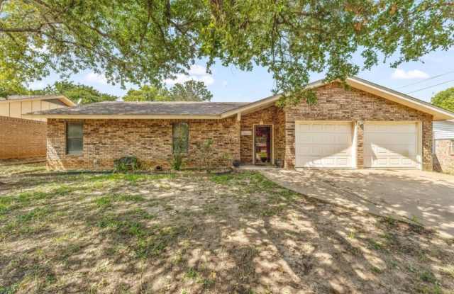 260 Davis Ave - 260 Davis Avenue, Stephenville, TX 76401