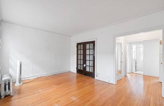 4505 N Greenview photos photos