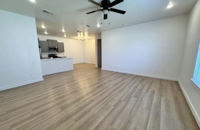 5711 Kemper Street Gallery 3