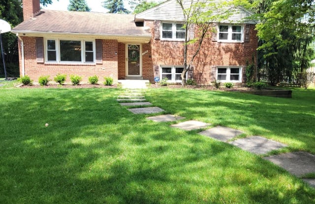 1410 PATHFINDER - 1410 Pathfinder Lane, McLean, VA 22101
