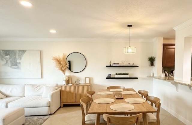 2208 S Cypress Bend Dr photos photos