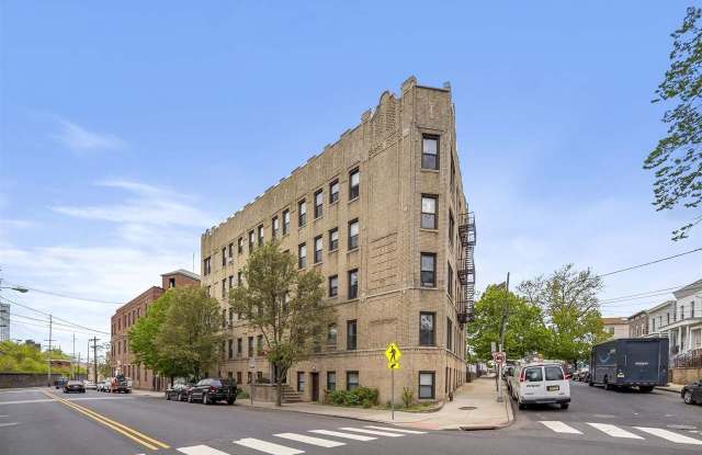 787 SUMMIT AVE - 787 Summit Avenue, Jersey City, NJ 07307