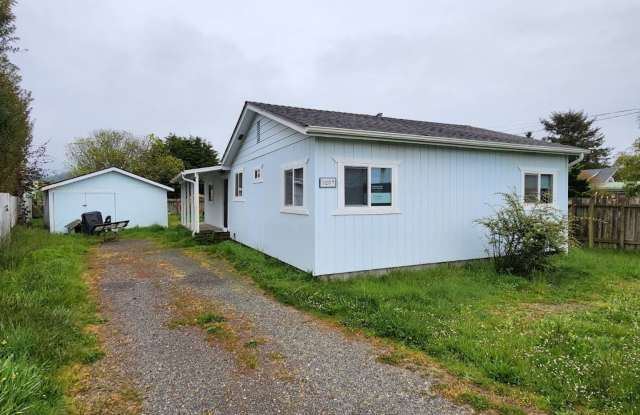 Price Reduction! 3BR Northern McKinleyville home is close to beach, airport! - 3257 HalfWay Avenue, McKinleyville, CA 95519