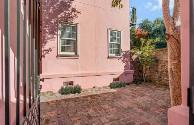 1 1/2 Ford Court Gallery 3