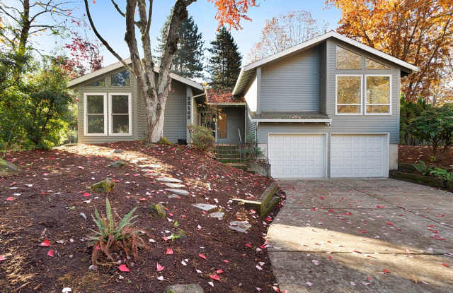 Spacious Home ! Huge living room, 2nd family room, kitchen nook and extra room off kitchen. Large backyard with Trex deck! - 32145 Southwest Armitage Road, Wilsonville, OR 97070