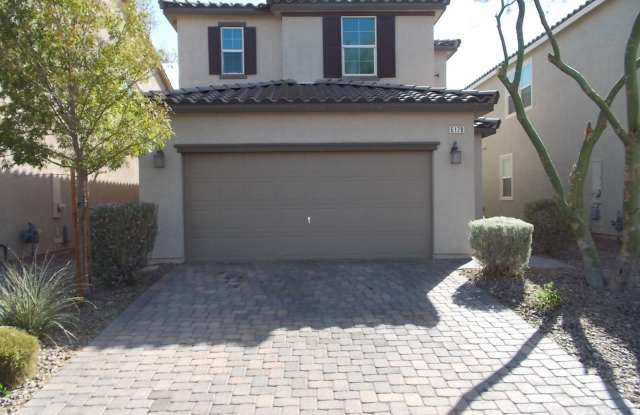 Spacious & Stylish Home with Main-Floor Guest Suite and Gourmet Kitchen Gallery 1