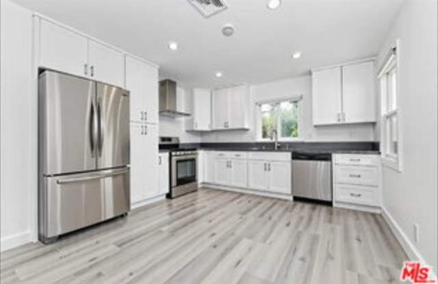 22717 Hatteras Street Gallery 2