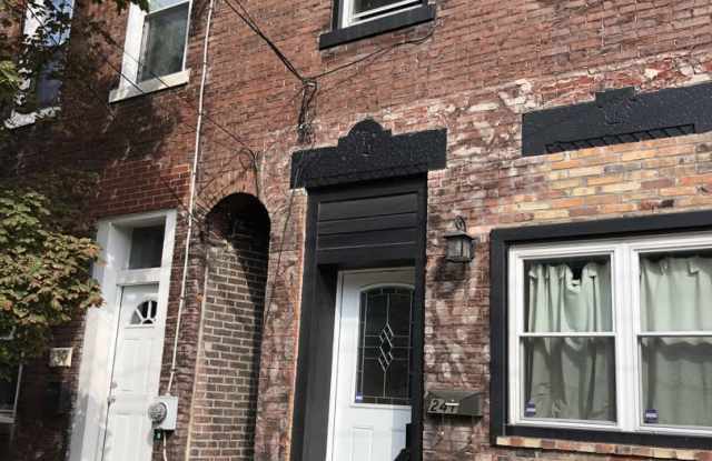 *****Gorgeous Lawrenceville 3-Bed / 1.5 Bath available FOR RENT   July 1st!!****** photos photos