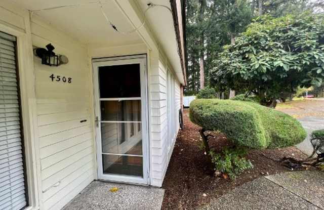 2 BD Unit - Excellent Lacey Location Gallery 4