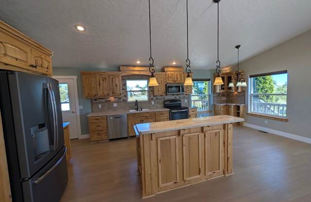 Beautiful 5 Bedroom 3 Bath Cottonwood House Gallery 1