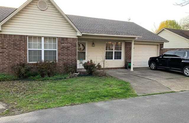 Charming 2 Bed / 2 Bath Home in the Heart of Downtown Searcy photos photos