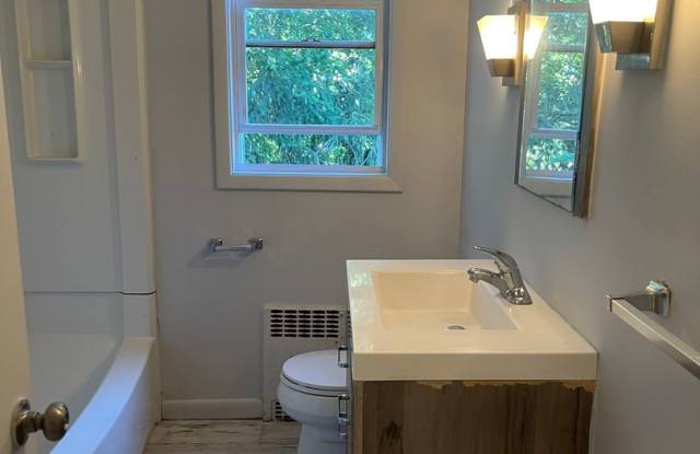 **100 SICARD ST** Basement+Driveway+Off-Street Parking+Free Washer/Dryer+Deck+Backyard Gallery 3
