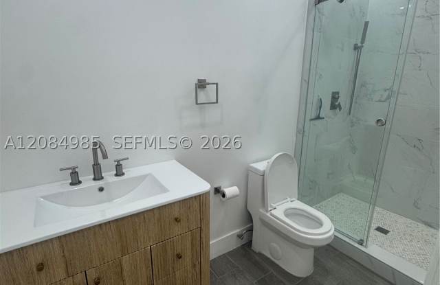 19340 Bel Aire Dr Gallery 4