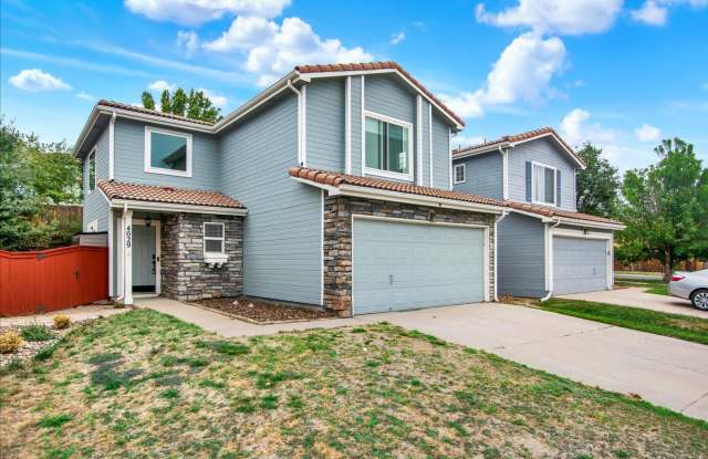 Spacious Single-Family Home with Vaulted Ceilings, Fenced Yard & 2-Car Garage Gallery 3