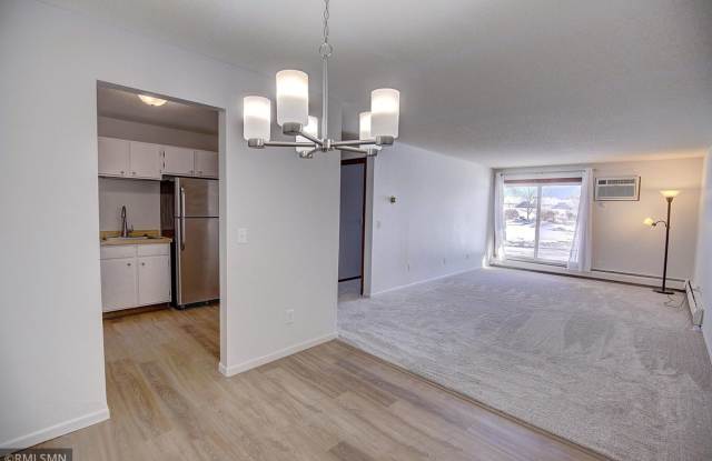 Spacious 2 bedroom, 1 Bath Condo in the Coveted Carriage Hills Association Gallery 3