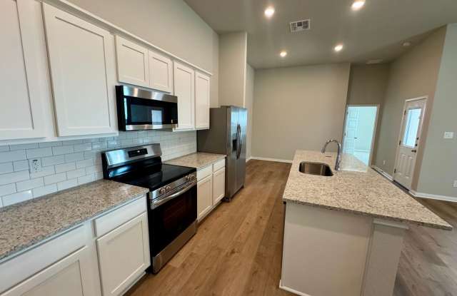 Stunning Luxury Duplex Available in Buda Gallery 4