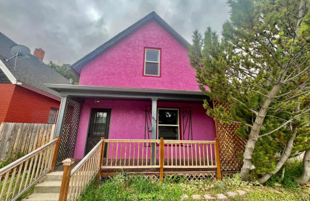 Dog Friendly, 3 Bed 1 Bath Single Family Home with Beautiful Hardwood Floors and Fenced Yard!! photos photos