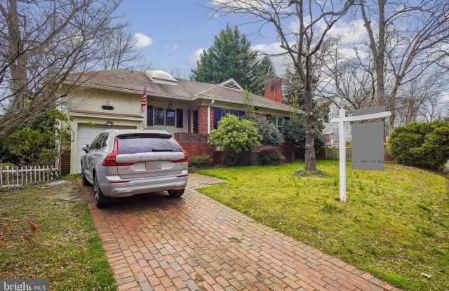 5215 BROOKEWAY DRIVE Gallery 2