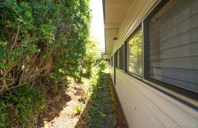 Rarely Available 3BA/2BA/3-4 Pkg SF in Aiea Heights Gallery 4