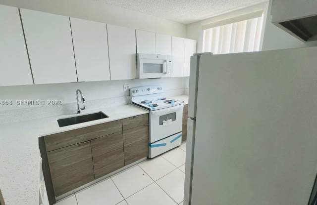 8429 Forest Hills Dr Gallery 2