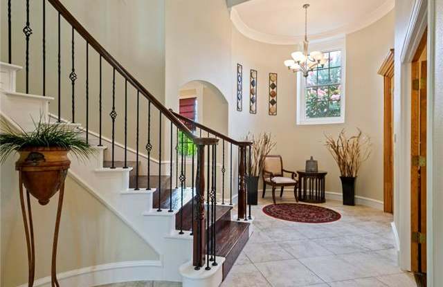 5213 Edgewater Court Gallery 4