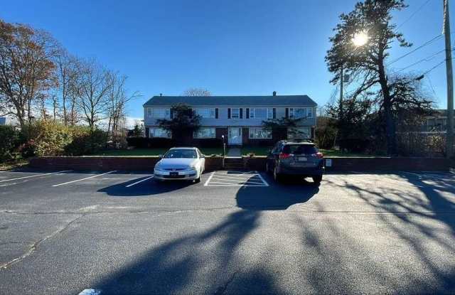 451 Main Street unit: 2 photos photos