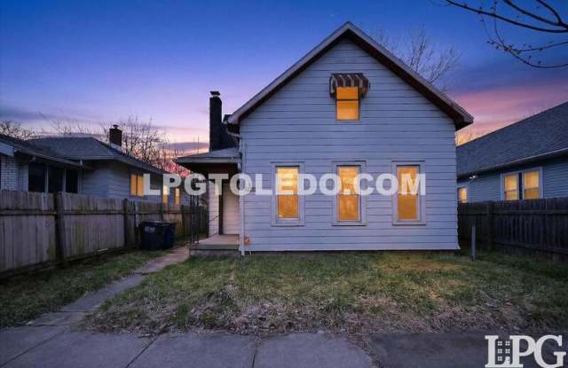 3905 Peru St. photos photos