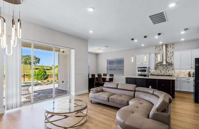 15656 VETTA Drive Gallery 4