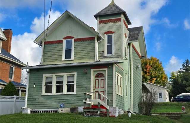 304 Washington Ave Gallery 1
