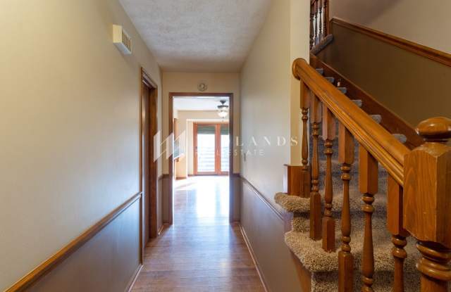 4 Bedroom Bellevue Home! Gallery 3